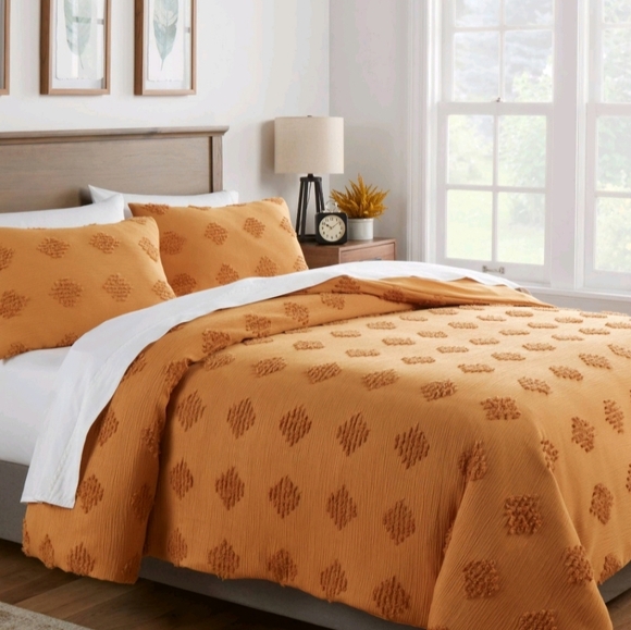 King Tufted Diamond Crinkle Duvet Cover and Pillowcase Set, Dark Gold - Picture 3 of 5